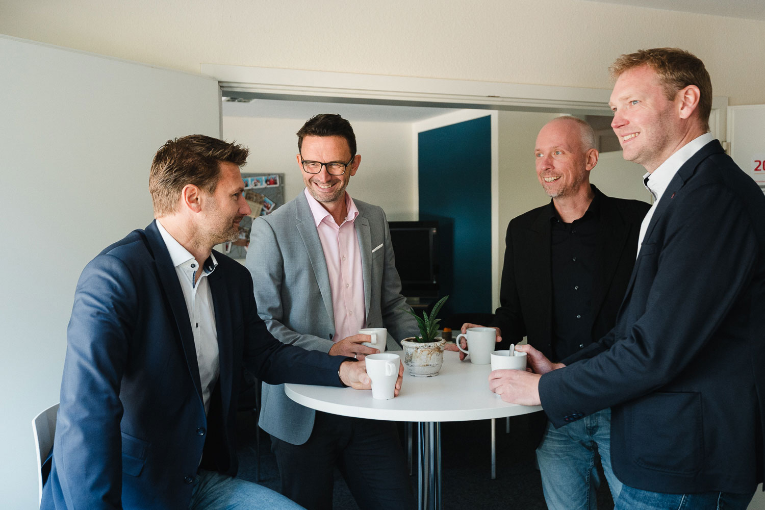 Führungskreis der Kanlei Lotz und Partner steht am Tisch