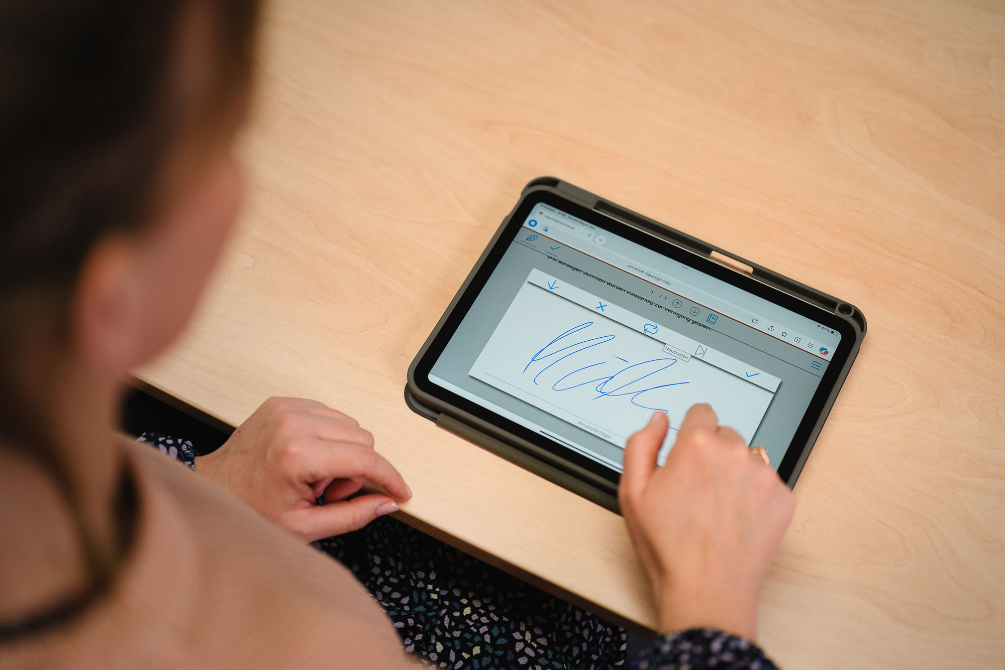 Unterschreiben auf einem Tablet